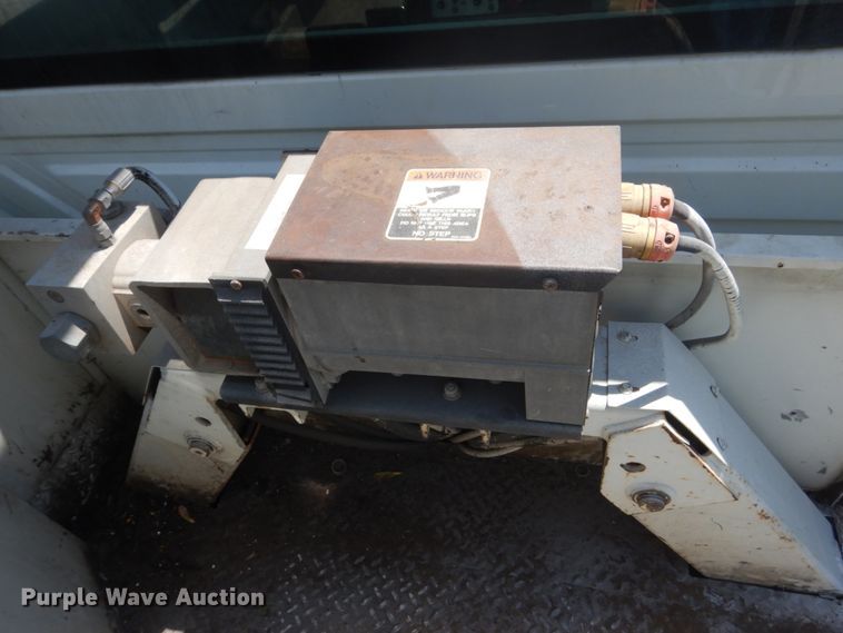 image for item FX9200 2003 International 4300  bucket truck