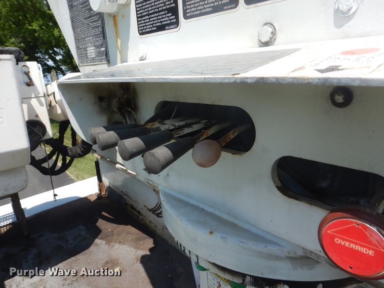 image for item FX9200 2003 International 4300  bucket truck