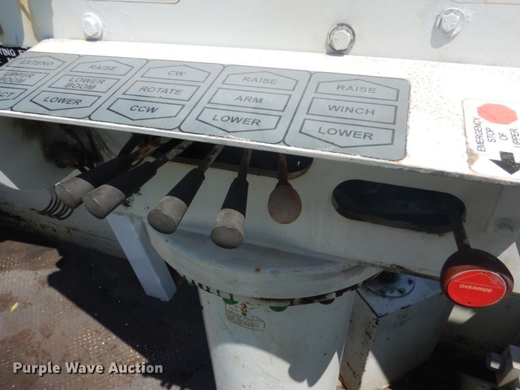 image for item FX9200 2003 International 4300  bucket truck