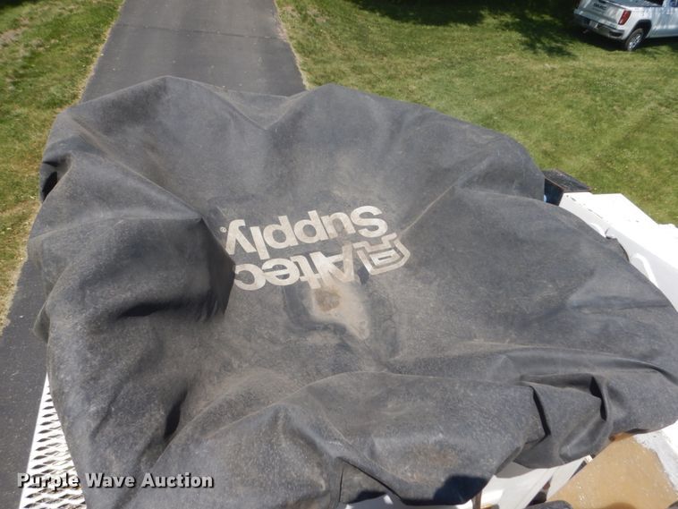 image for item FX9200 2003 International 4300  bucket truck