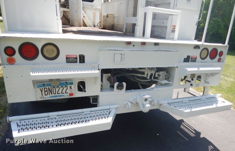 image for item FX9200 2003 International 4300  bucket truck