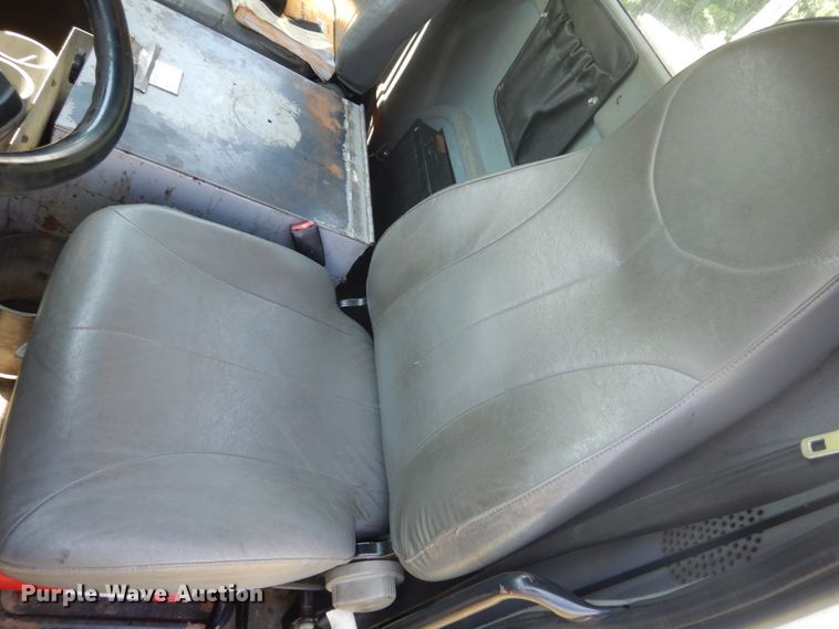 image for item FX9200 2003 International 4300  bucket truck