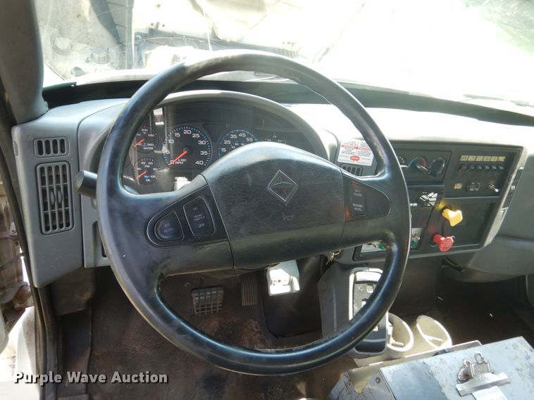 image for item FX9200 2003 International 4300  bucket truck