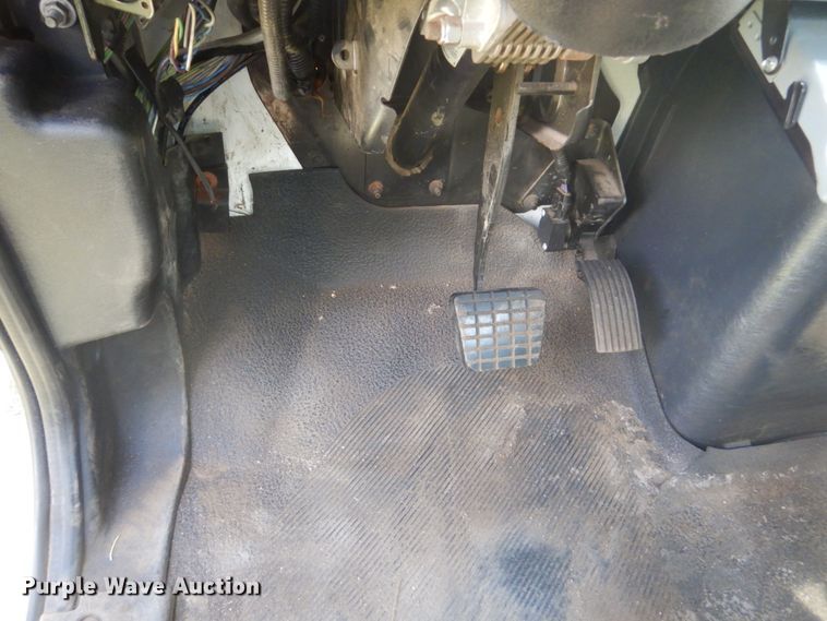 image for item FX9200 2003 International 4300  bucket truck