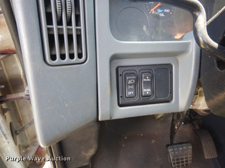 image for item FX9200 2003 International 4300  bucket truck