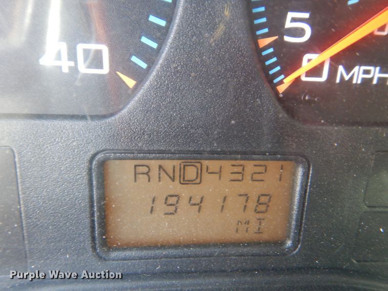 image for item FX9200 2003 International 4300  bucket truck