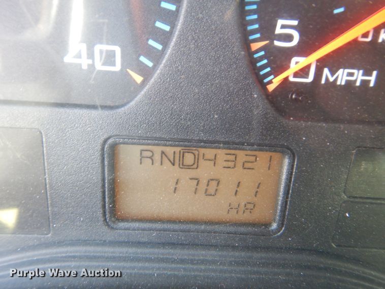 image for item FX9200 2003 International 4300  bucket truck