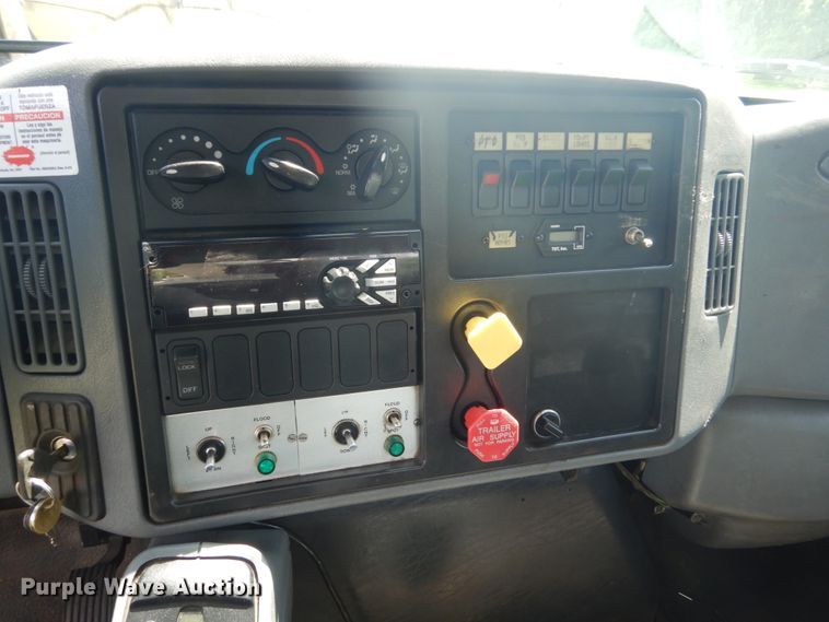 image for item FX9200 2003 International 4300  bucket truck