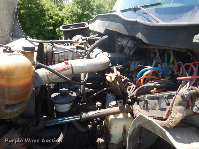 image for item FX9200 2003 International 4300  bucket truck