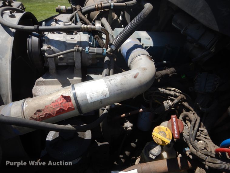 image for item FX9200 2003 International 4300  bucket truck