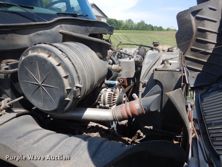 image for item FX9200 2003 International 4300  bucket truck