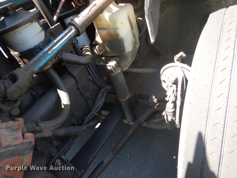 image for item FX9200 2003 International 4300  bucket truck