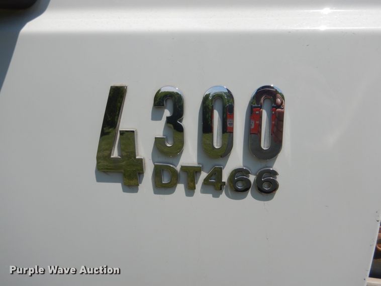 image for item FX9200 2003 International 4300  bucket truck