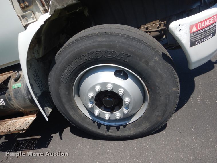 image for item FX9200 2003 International 4300  bucket truck