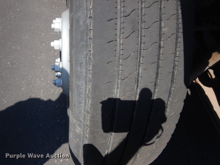 image for item FX9200 2003 International 4300  bucket truck