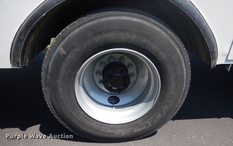 image for item FX9200 2003 International 4300  bucket truck