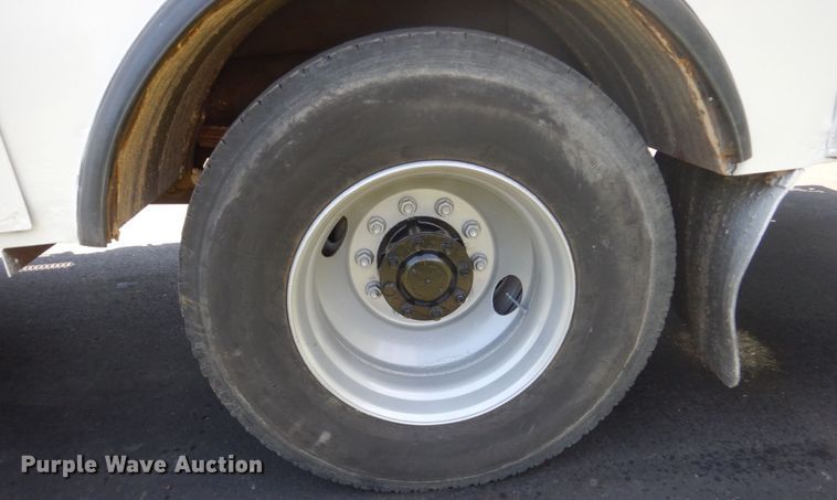 image for item FX9200 2003 International 4300  bucket truck