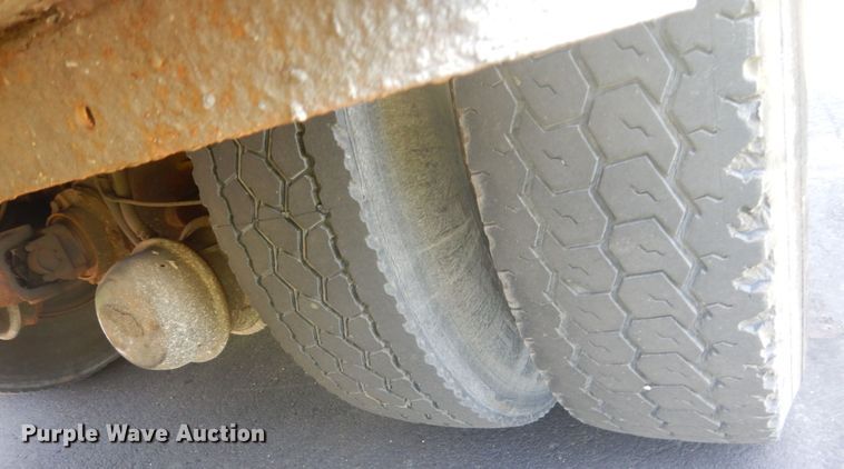 image for item FX9200 2003 International 4300  bucket truck