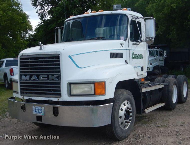 image for item GA9025 1998 Mack CH613  semi truck