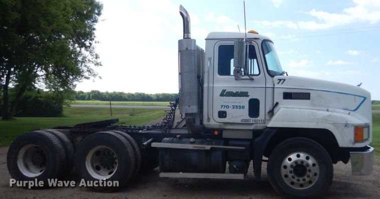 image for item GA9025 1998 Mack CH613  semi truck