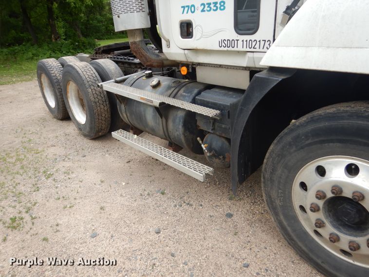image for item GA9025 1998 Mack CH613  semi truck