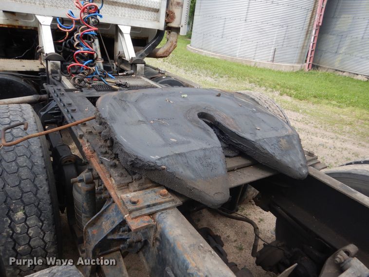 image for item GA9025 1998 Mack CH613  semi truck