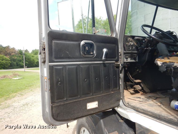 image for item GA9025 1998 Mack CH613  semi truck