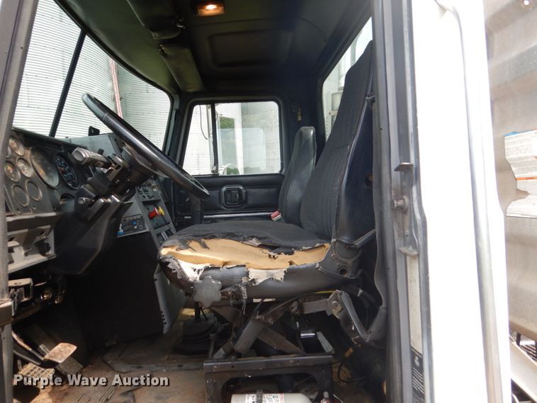 image for item GA9025 1998 Mack CH613  semi truck