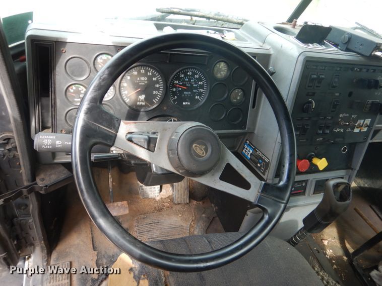 image for item GA9025 1998 Mack CH613  semi truck