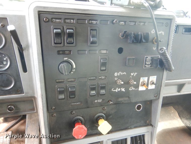 image for item GA9025 1998 Mack CH613  semi truck