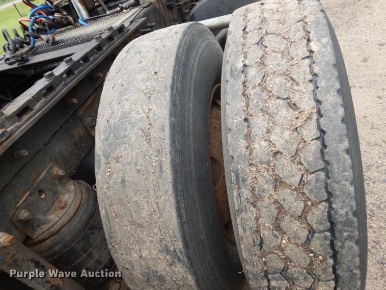 image for item GA9025 1998 Mack CH613  semi truck