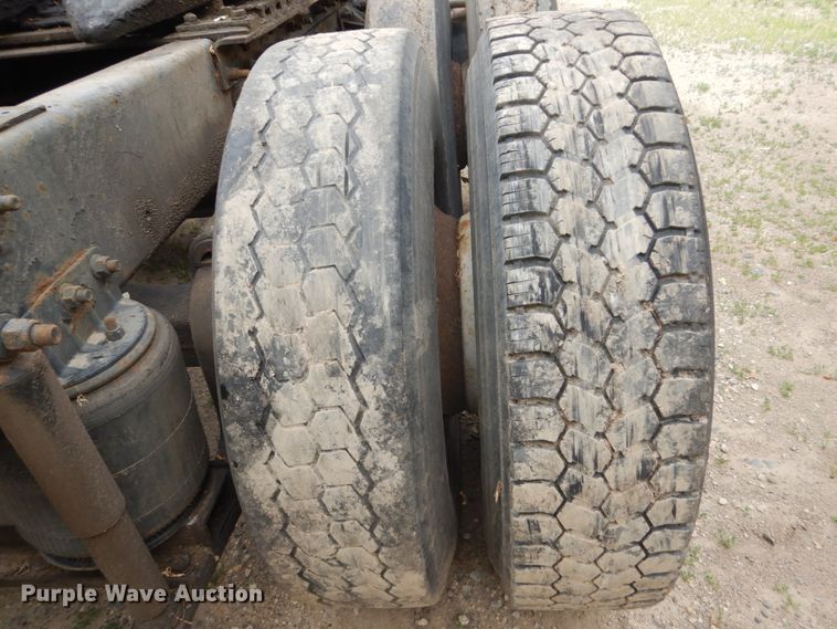 image for item GA9025 1998 Mack CH613  semi truck