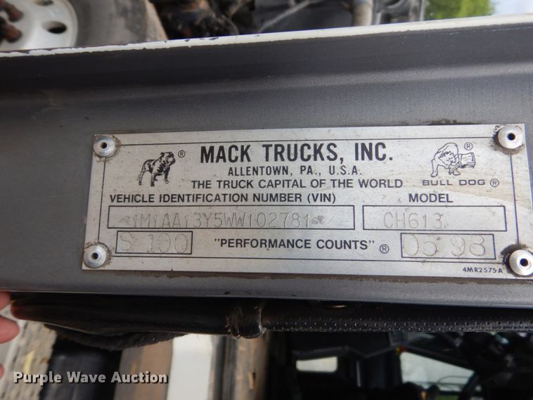 image for item GA9025 1998 Mack CH613  semi truck