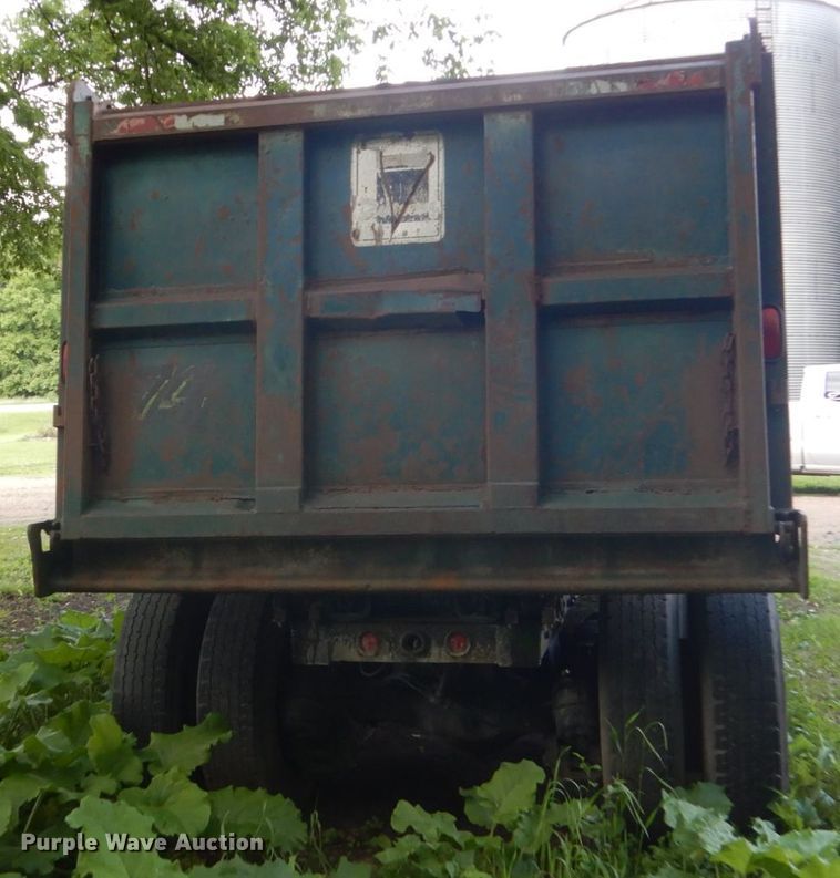 image for item GA9027 1992 Mack RD690S  dump truck