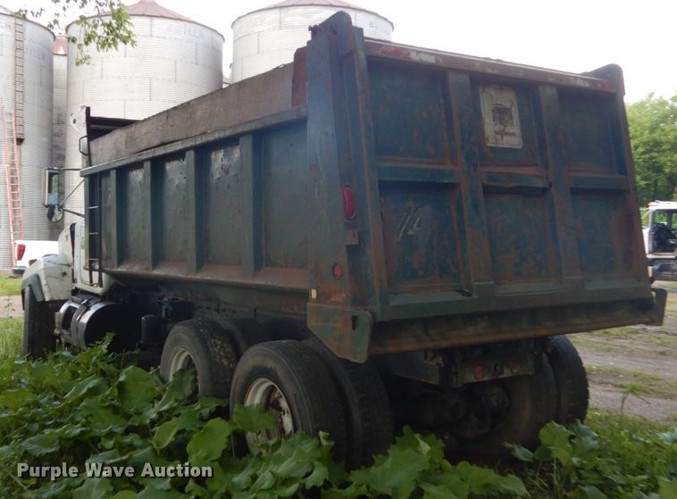 image for item GA9027 1992 Mack RD690S  dump truck