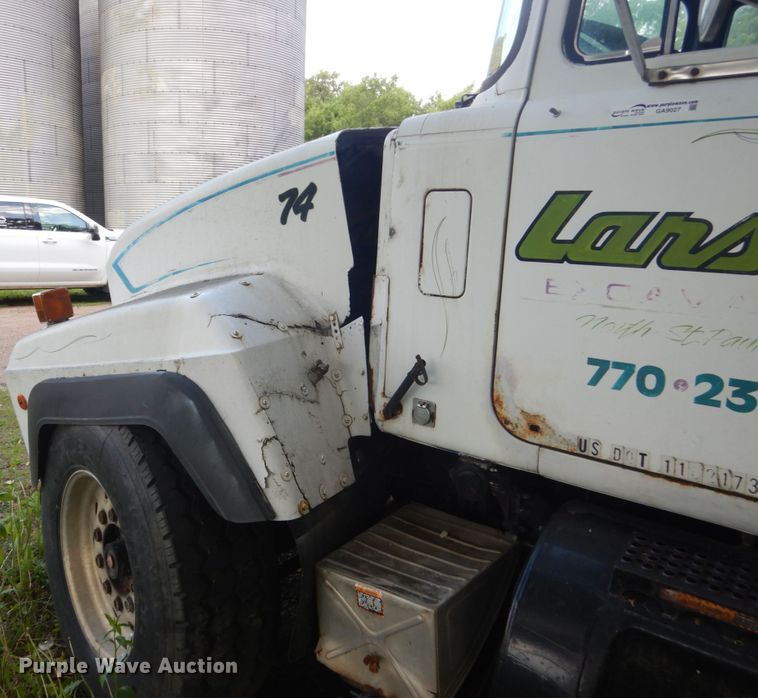 image for item GA9027 1992 Mack RD690S  dump truck