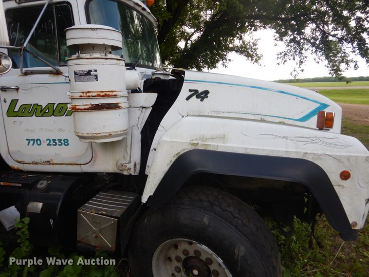 image for item GA9027 1992 Mack RD690S  dump truck