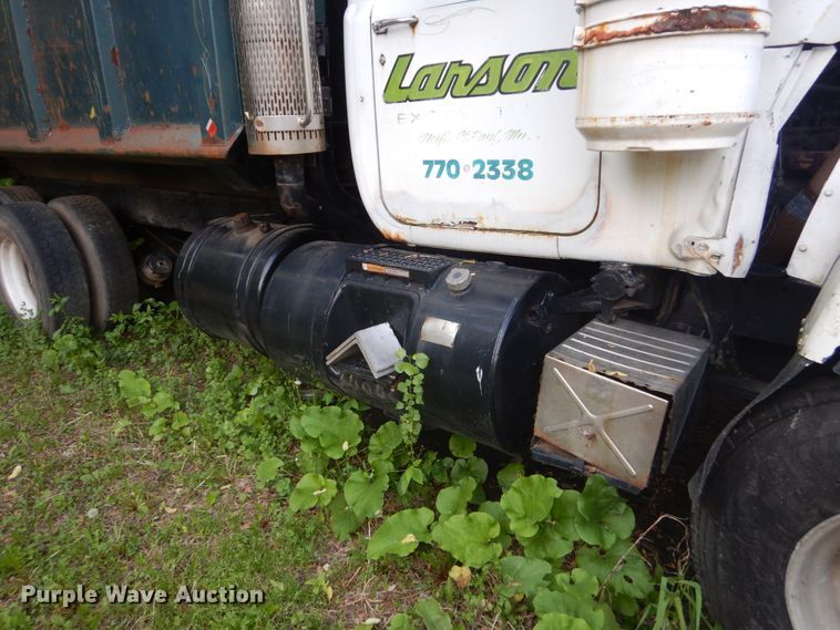 image for item GA9027 1992 Mack RD690S  dump truck