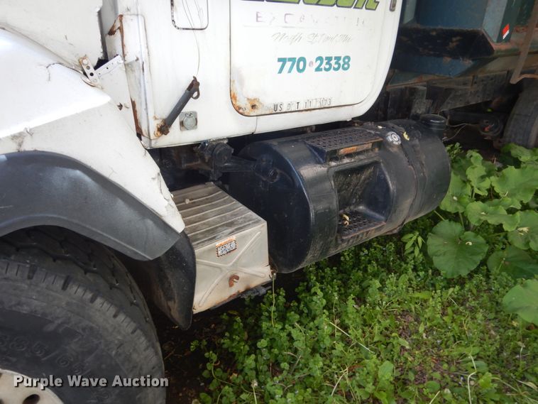 image for item GA9027 1992 Mack RD690S  dump truck
