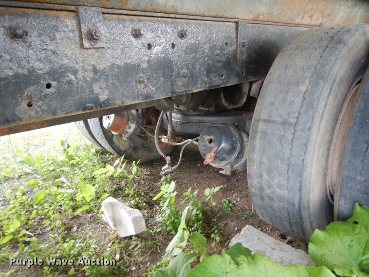 image for item GA9027 1992 Mack RD690S  dump truck