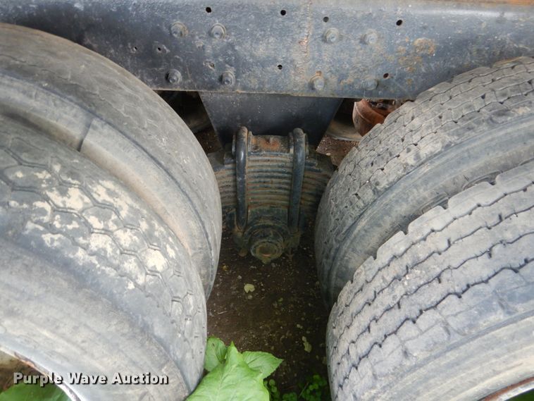 image for item GA9027 1992 Mack RD690S  dump truck