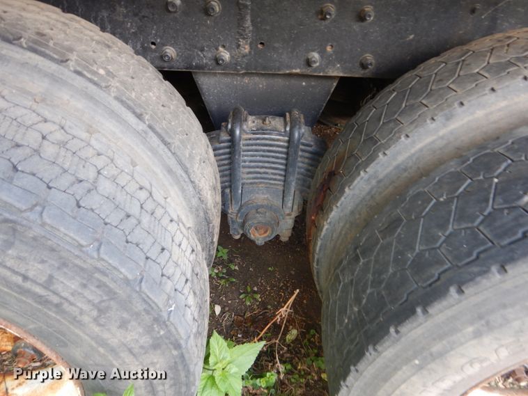 image for item GA9027 1992 Mack RD690S  dump truck