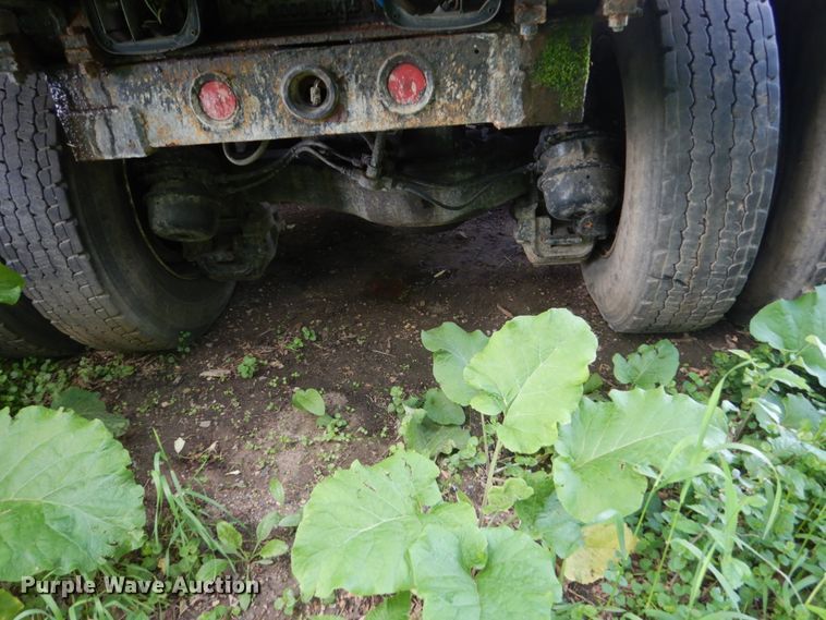 image for item GA9027 1992 Mack RD690S  dump truck