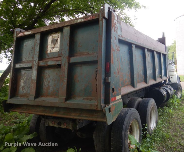 image for item GA9027 1992 Mack RD690S  dump truck