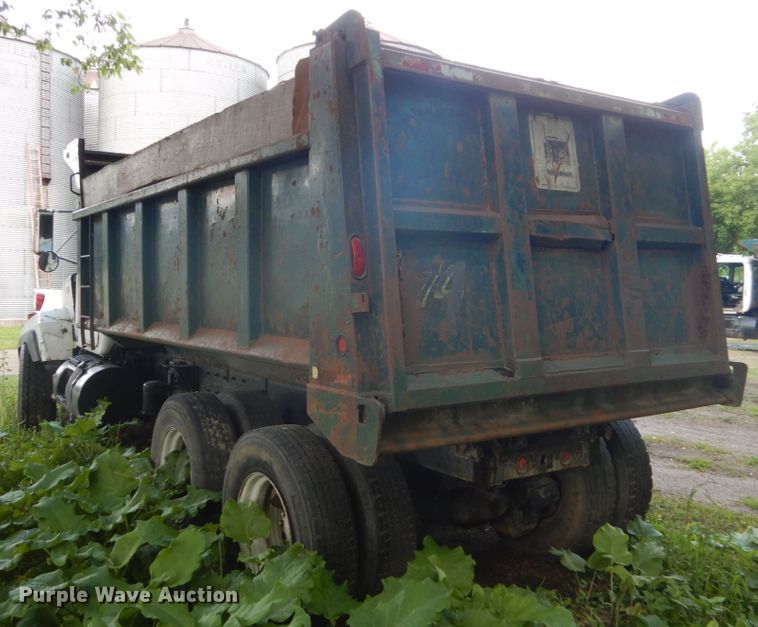 image for item GA9027 1992 Mack RD690S  dump truck