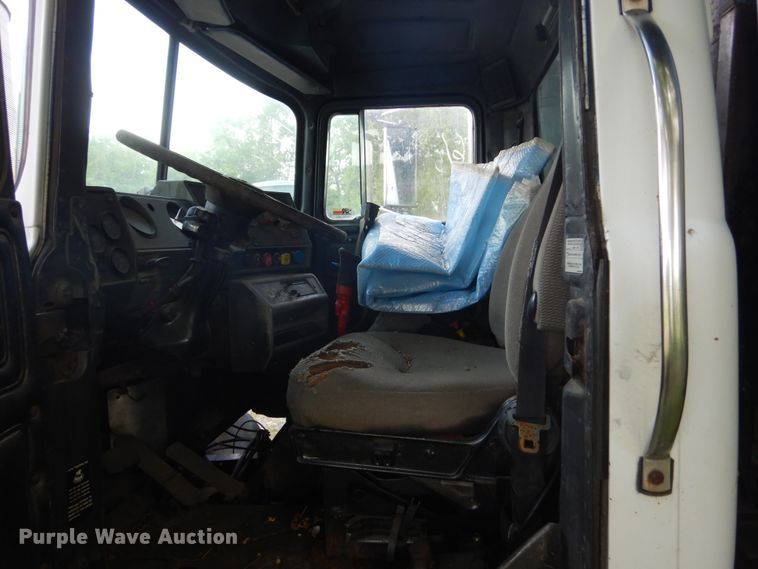 image for item GA9027 1992 Mack RD690S  dump truck