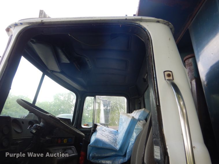 image for item GA9027 1992 Mack RD690S  dump truck