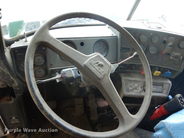 image for item GA9027 1992 Mack RD690S  dump truck