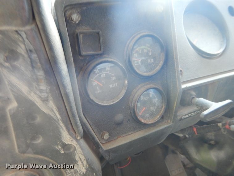 image for item GA9027 1992 Mack RD690S  dump truck