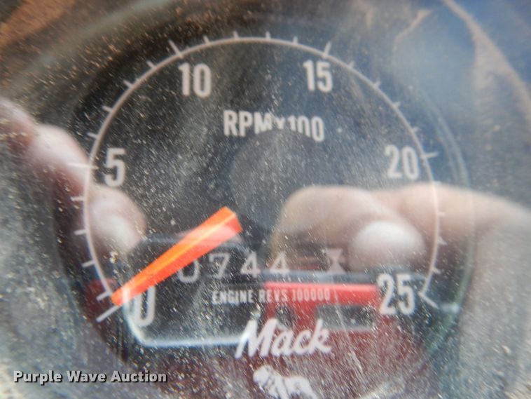 image for item GA9027 1992 Mack RD690S  dump truck